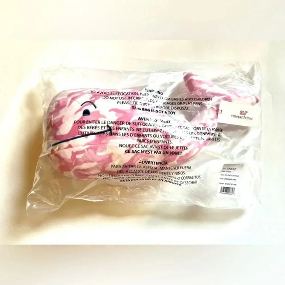 NWT Vineyard Vines Pink Battle Camo Breast Cancer Awareness Whale Plush 16" Long - Picture 1 of 3